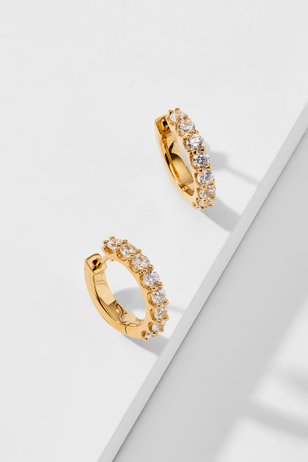 ARETE TIPO BROQUEL ORO 18K ZIRCONIA BLANCA CHICA STELLINA BEBÉS | BB - Foto 4