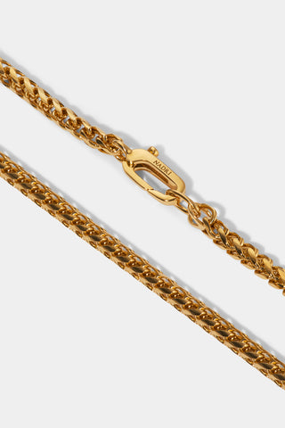 CLOSE UP DETAIL OF 22" 18KT GOLD FRANCO 3.3MM NECKLACE INCLUDING THE NECKLACE CLASP WHICH IS STAMPED WITH "NADRI".