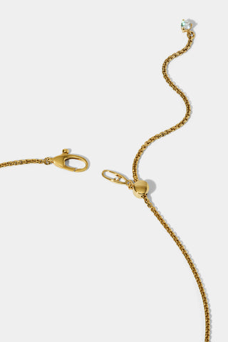 CLOSE UP OF THE CLASP ON THE LUCIA FRONTAL V NECKLACE, SHOWING A GOLD CHAIN WITH AN ADJUSTABLE EXTENSION FINISHED WITH A CZ STONE AT THE END