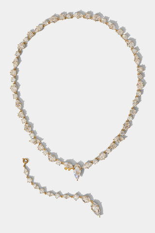 THE RIVIERA CONVERTIBLE Y NECKLACE IN GOLD PLATING, WITH THE Y-DROP ATTACHMENT REMOVED AND PLACED ON THE SIDE OF THE COLLAR