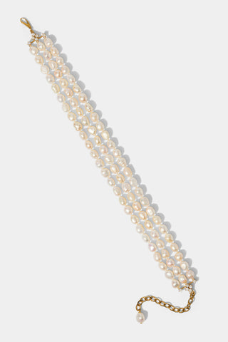 MADRID TRIPLE FRESHWATER PEARL CHOKER NECKLACE DETAIL VIEW IN GOLD PLATING