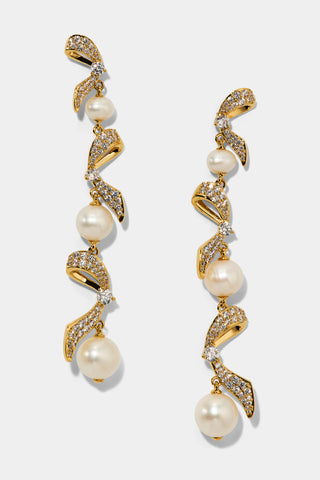 EROS RIBBON PEARL LINEAR EARRINGS IN GOLD PLATING
