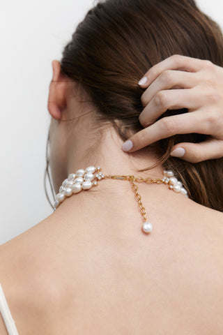 BACK VIEW OF MADRID TRIPLE FRESHWATER PEARL CHOKER NECKLACE ON MODEL SHOWING DETAIL SHOT OF THE CLOSURE.