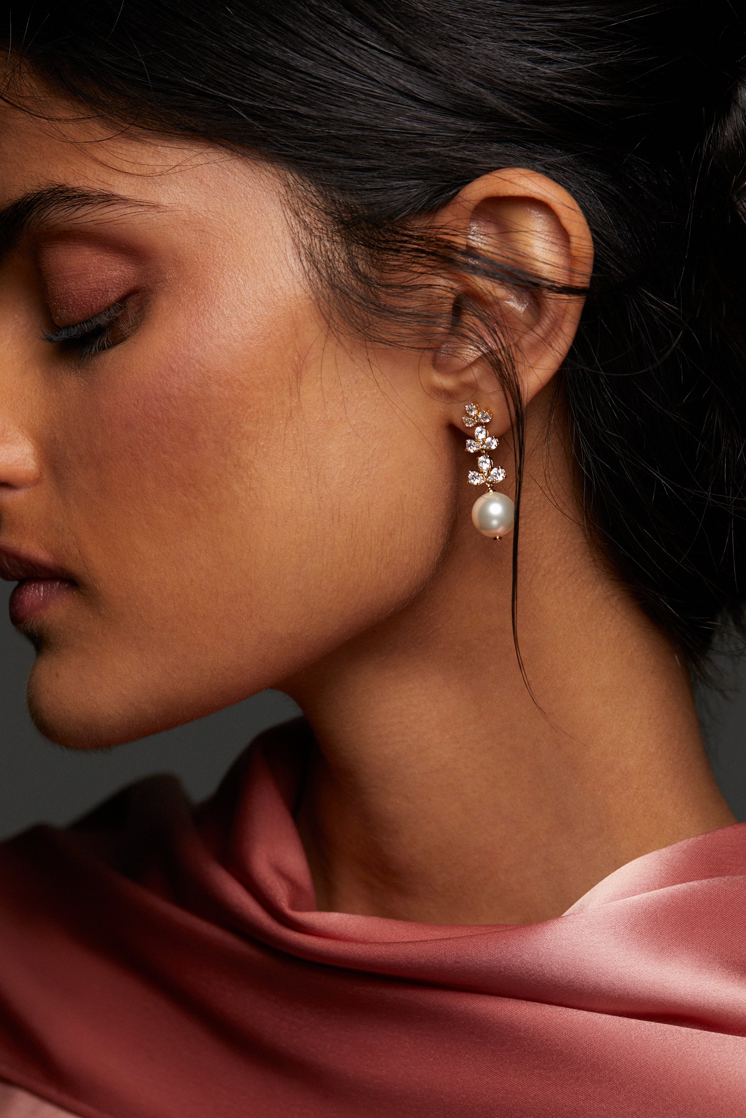 Ariです VENUS SHORT PEARL DROP EARRINGS – NADRI