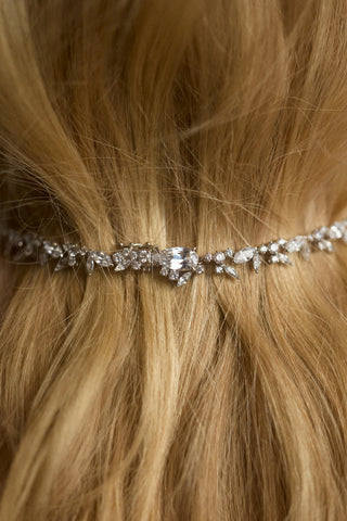 CLOSE UP OF A MODEL'S BLONDE HAIR WITH THE CANNES LAUREL COLLAR NECKLACE CLASPED AROUND IT