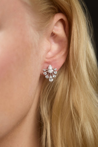 CLOSE UP OF A MODEL’S EAR WEARING THE HERA LARGE FAN STUD EARRINGS