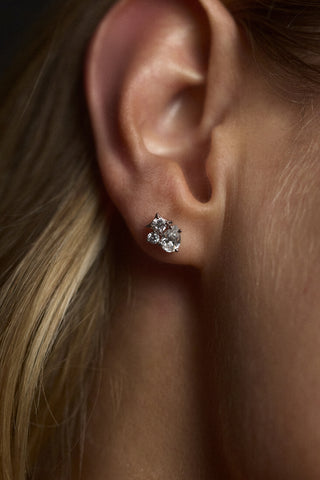 CLOSE UP OF A MODEL’S EAR WEARING THE HERA SMALL CLUSTER STUD EARRINGS