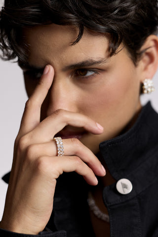 CLOSE UP OF A MODEL LOOKING TO THE SIDE WITH HER HAND LIFTED UP COVERING HER FACE, AS SHE WEARS THE TWINNIE DOUBLE RING SET