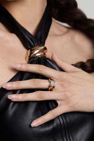 CLOSE UP OF A MODEL’S HAND ON HER CHEST, WEARING THE EDIE RING