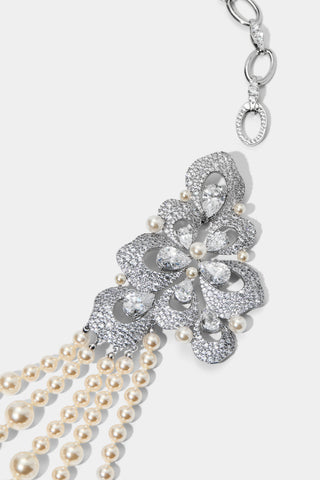 CLOSE UP OF THE PEARL SWAG BROOCH BELT IN RHODIUM PLATING
