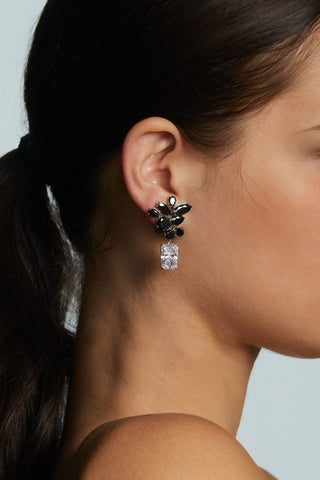CLOSE UP IMAGE OF MODEL WEARING BONNE ANNÉE BLACK CLUSTER DROP EARRINGS IN GOLD PLATING 