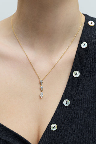 CLOSE UP OF A MODEL’S CHEST WEARING A GRAY SWEATER AND THE DELANCEY SHORT Y NECKLACE